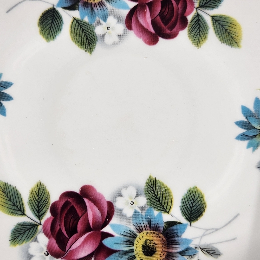 Queen Anne Floral Bone China Teacup and Saucer Set - Picture 3 of 7